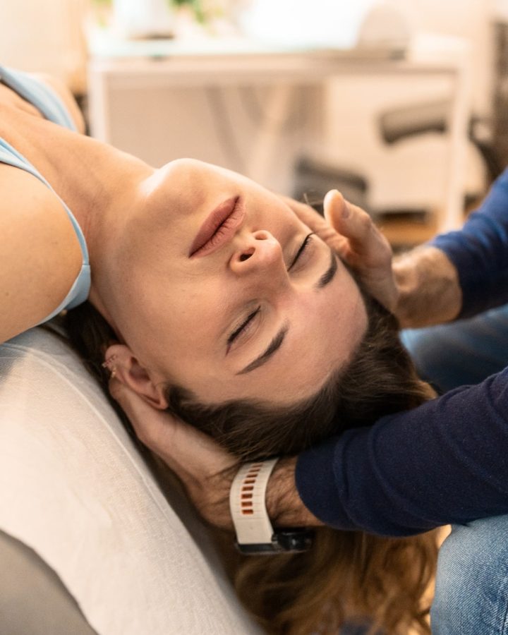 osteopathic neck adjustment physical therapist a 2024 01 15 19 35 13 utc