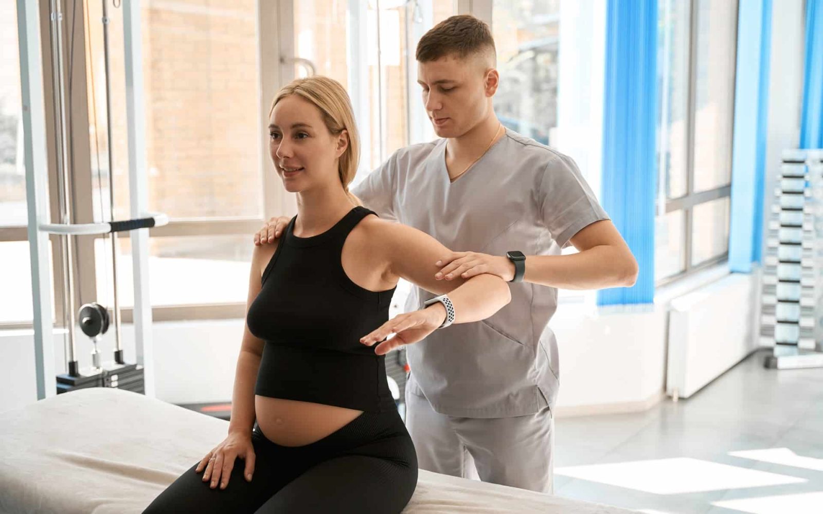 specialist chiropractor works with a pregnant clie 2023 11 27 05 04 49 utc