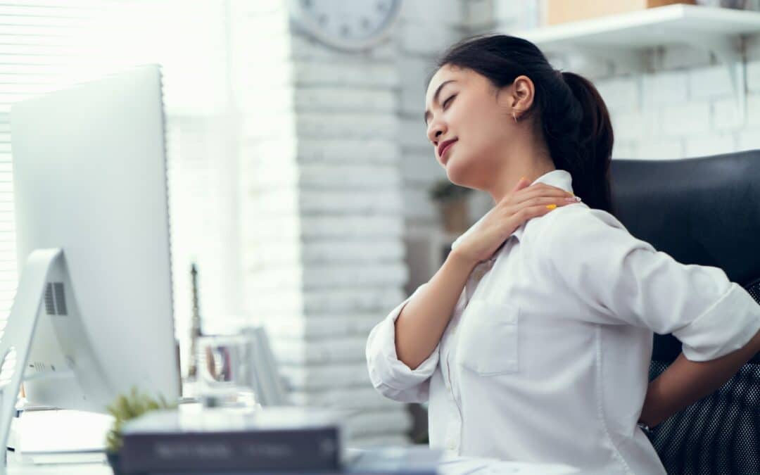 Connection Between Back Pain and Posture: Practical Solutions for Long-Lasting Relief